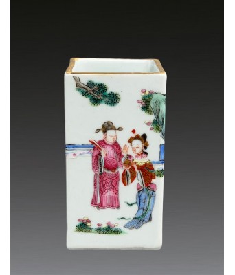 十九世纪粉彩人物四方笔筒