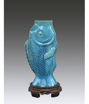 清康熙孔雀蓝釉鲤鱼花插