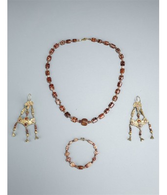 公元前8-7世纪蚀花肉红石髓项链耳环手链一套项链