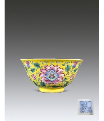 清道光黄地洋彩花卉纹碗1820-1850