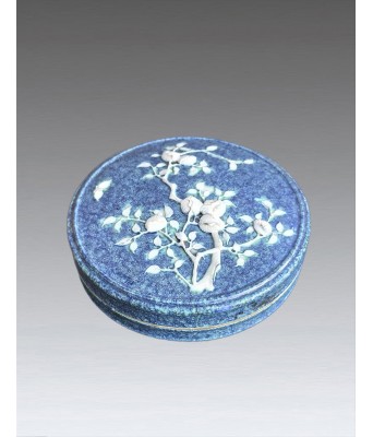 清炉均釉蓝地堆花纹印泥盒1644-1912