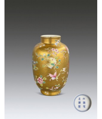 清金地粉彩花卉花插