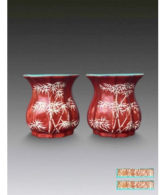 清嘉庆珊瑚红竹纹壁瓶一对1796–1820