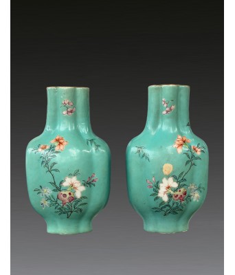 清绿松石釉粉彩花卉壁瓶一对 1644-1912