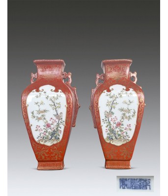 清粉彩开窗花卉珊瑚红描金壁瓶一对 1644-1912