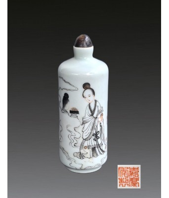 清嘉庆墨彩人物鼻烟壶 1644-1912