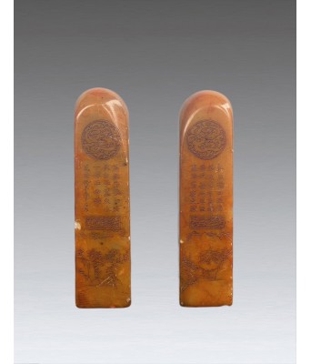 清乾隆石如款寿山黄色浅雕对章  1644-1912