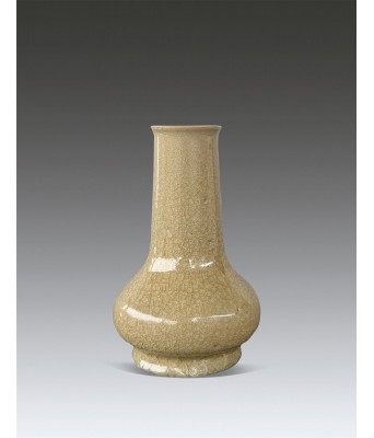 宋代龙泉长颈瓶 960–1279