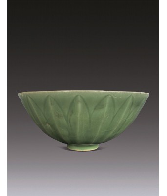 宋代龙泉莲瓣梅子青碗 960–1279